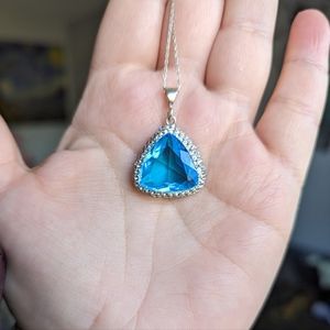 Stunning blue Swarovski necklace 925 sterling silver